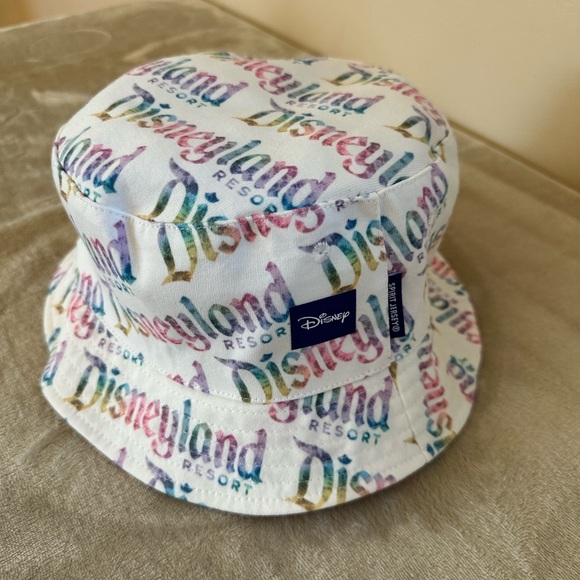 Reversible Disneyland bucket hat. White with pastel printed design. - Picture 2 of 6